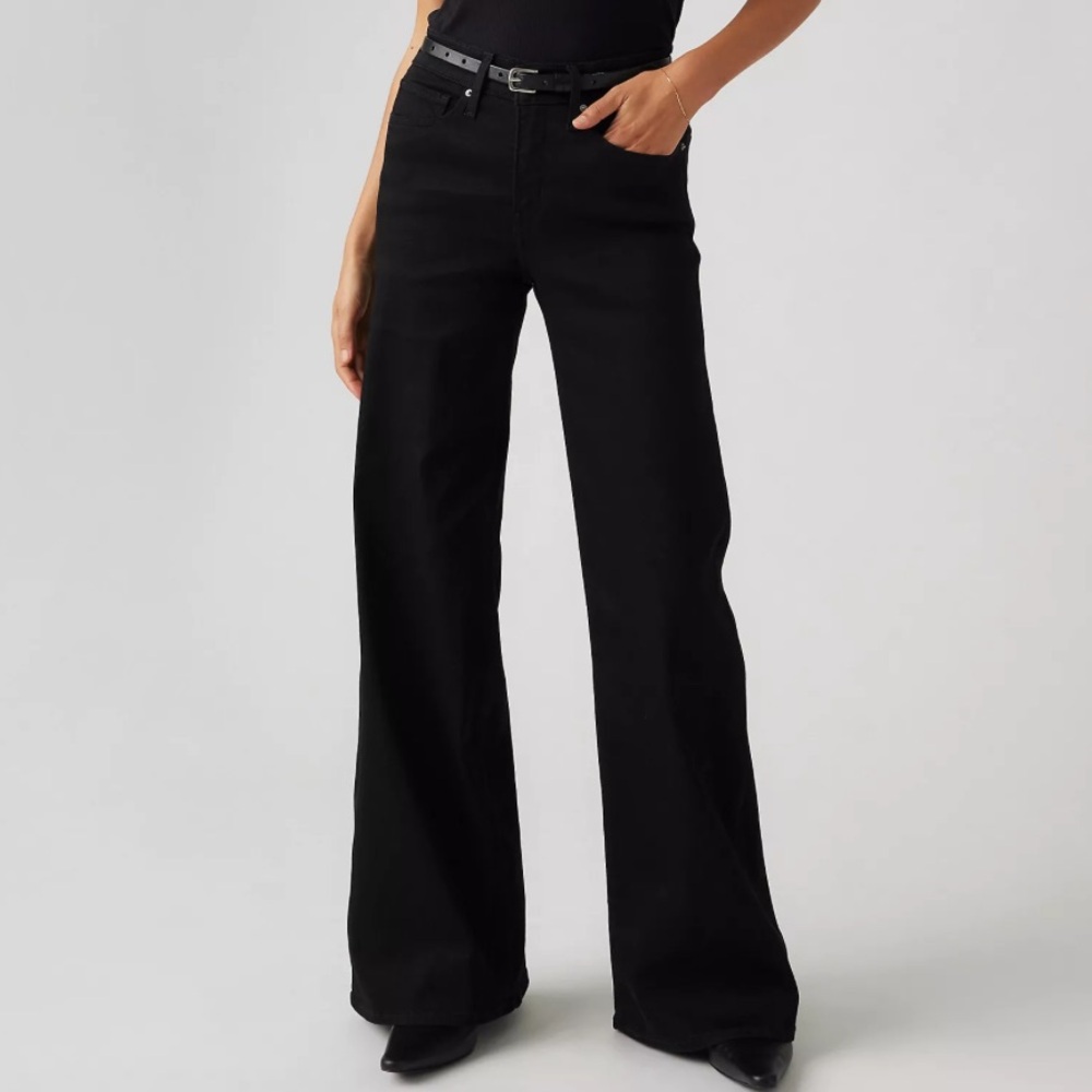 318 Levi’s Black Wide-Leg Jeans